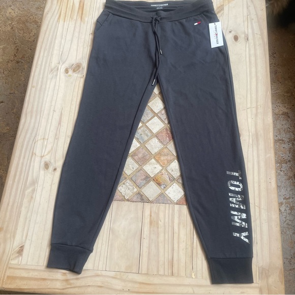 Tommy Hilfiger Sport NWT lightweight yoga/jogger pant - Picture 2 of 10
